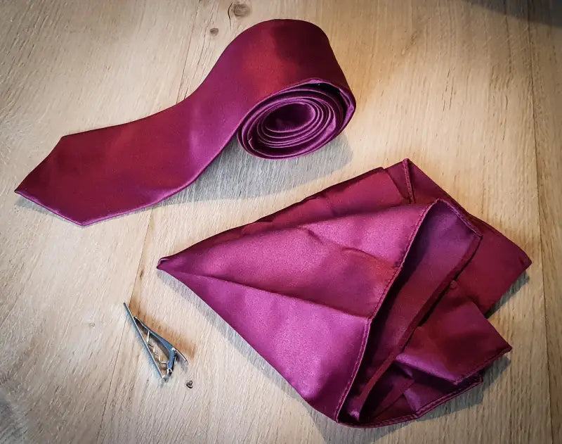 Cavani Burgundy slips med näsduk